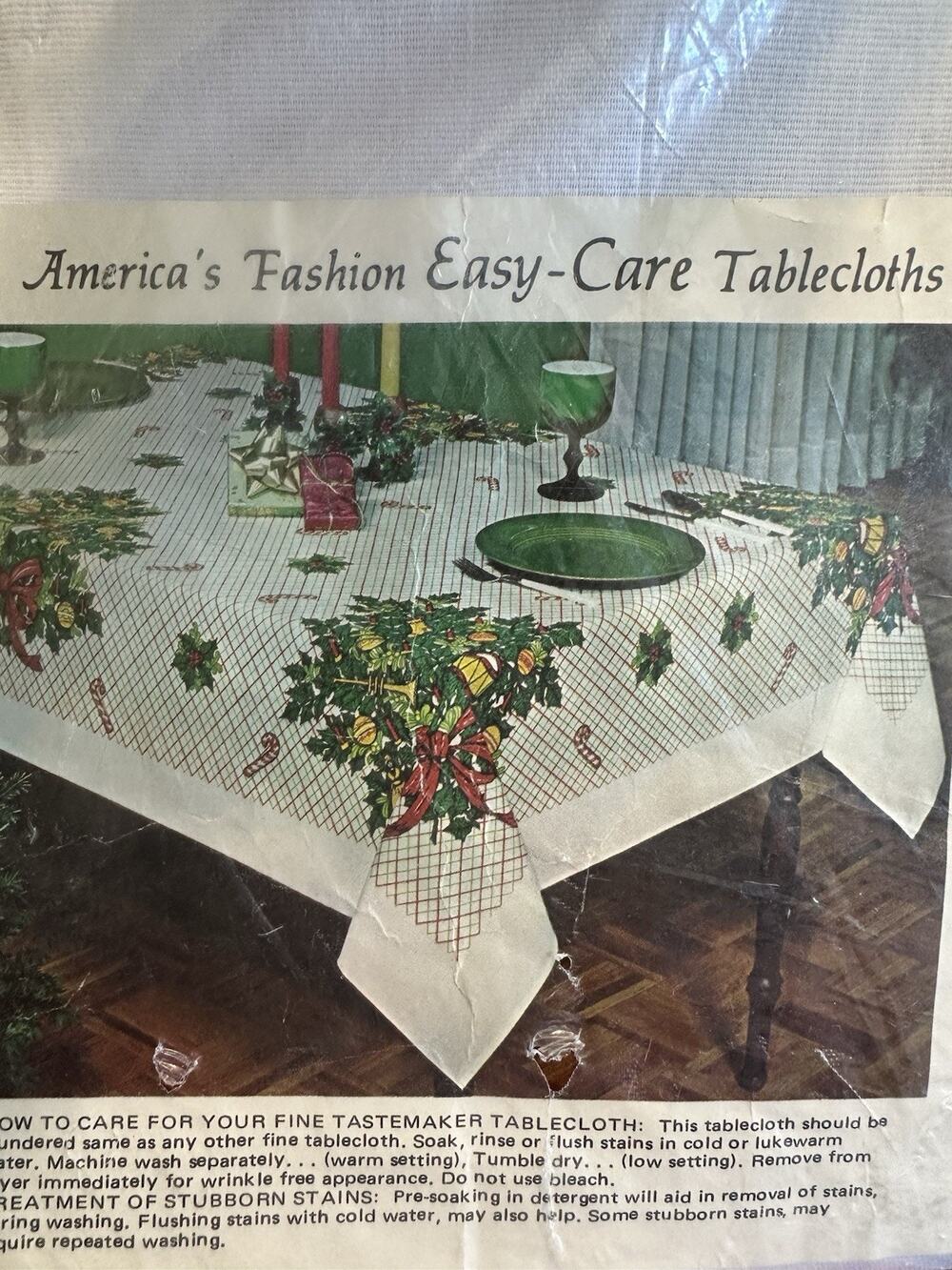 Vintage Tastemaker Tablecloth By Stevens “Christmas Morn” 60x84” Oval USA